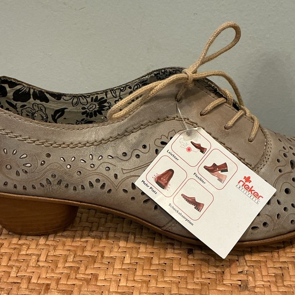 Rieker Women's Gray Perforated Low Heel Oxford NWT 8 8.5 39 - Picture 3 of 6